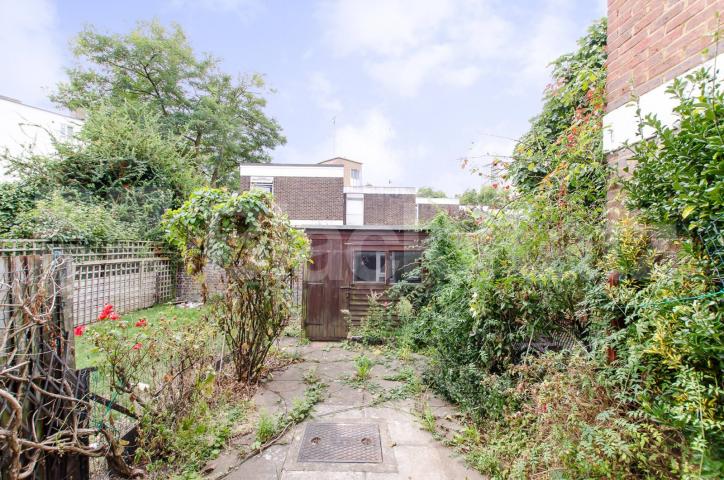 			LET, 2 Bedroom, 1 bath, 1 reception House			 Waterside Close, Shad Thames